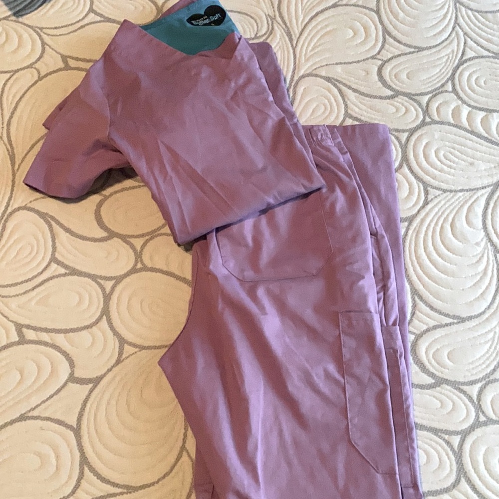 Purple Buttery Soft Brand scrubs! Worn once!